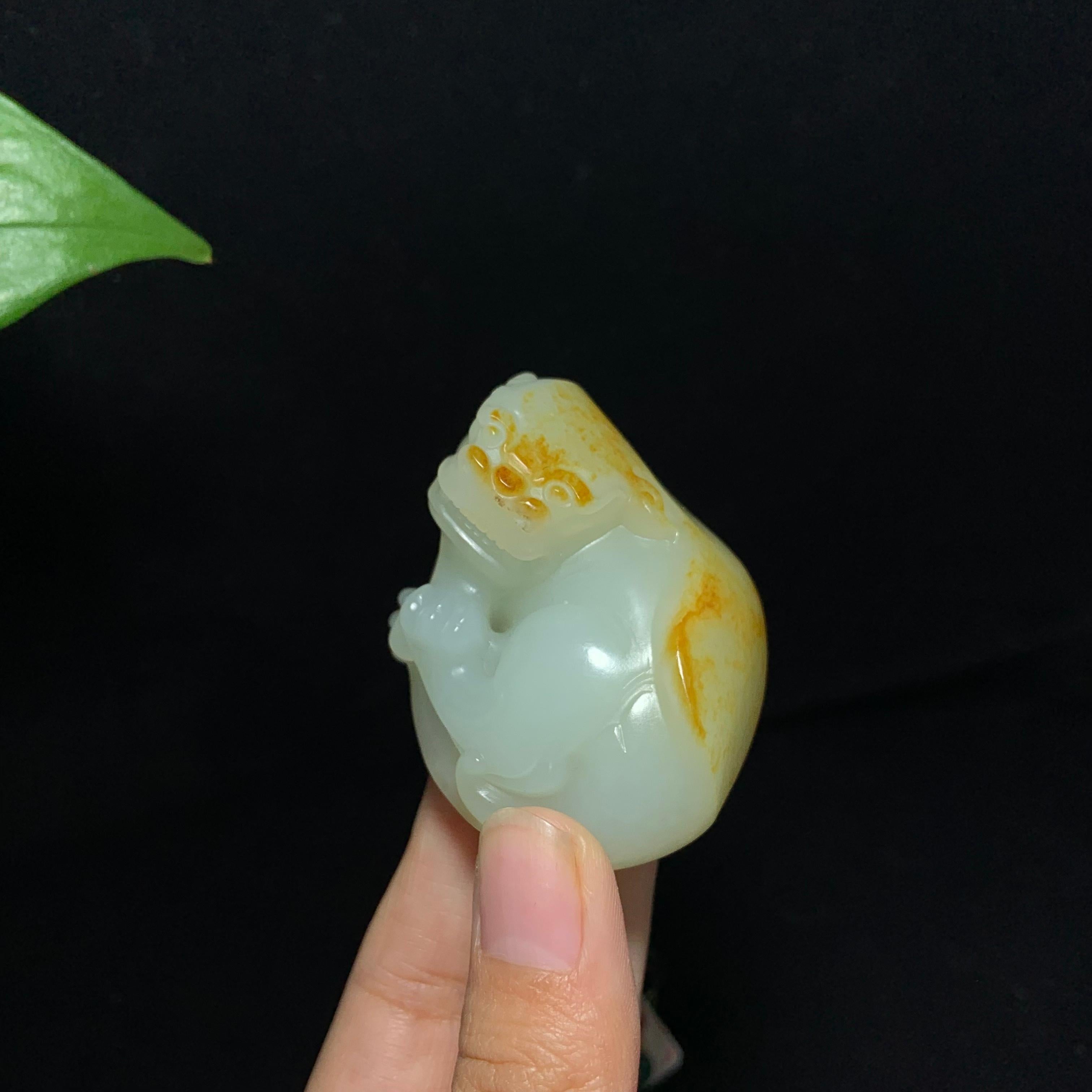 收藏级和田籽料洒金皮白玉貔貅手把件（97.7g）