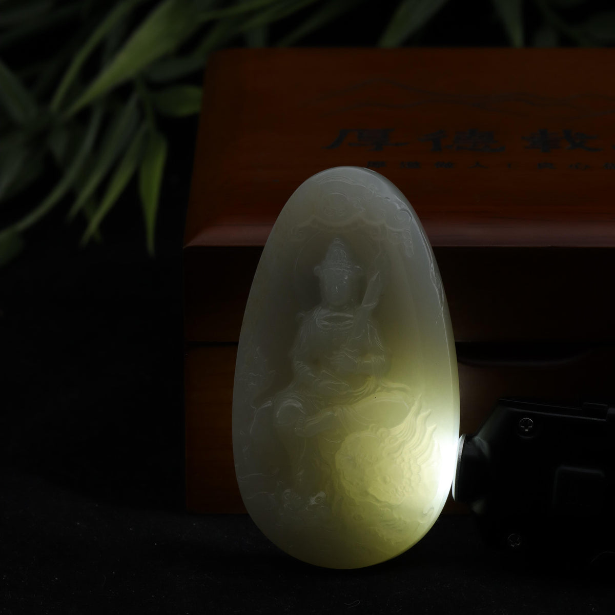 和田玉白玉撒金皮菩萨挂坠（47.5g）
