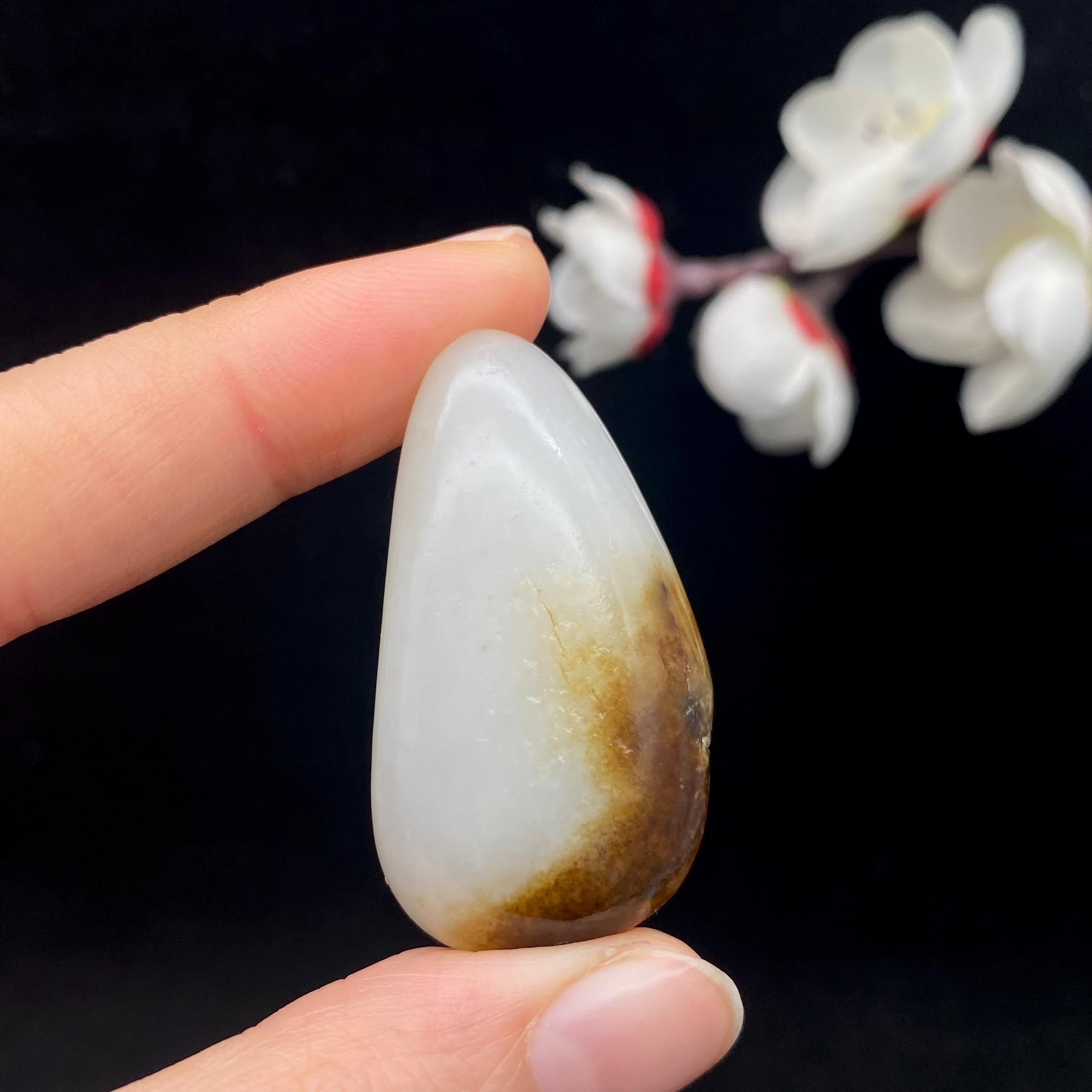 和田玉秋梨皮籽料挂件（23.1g）