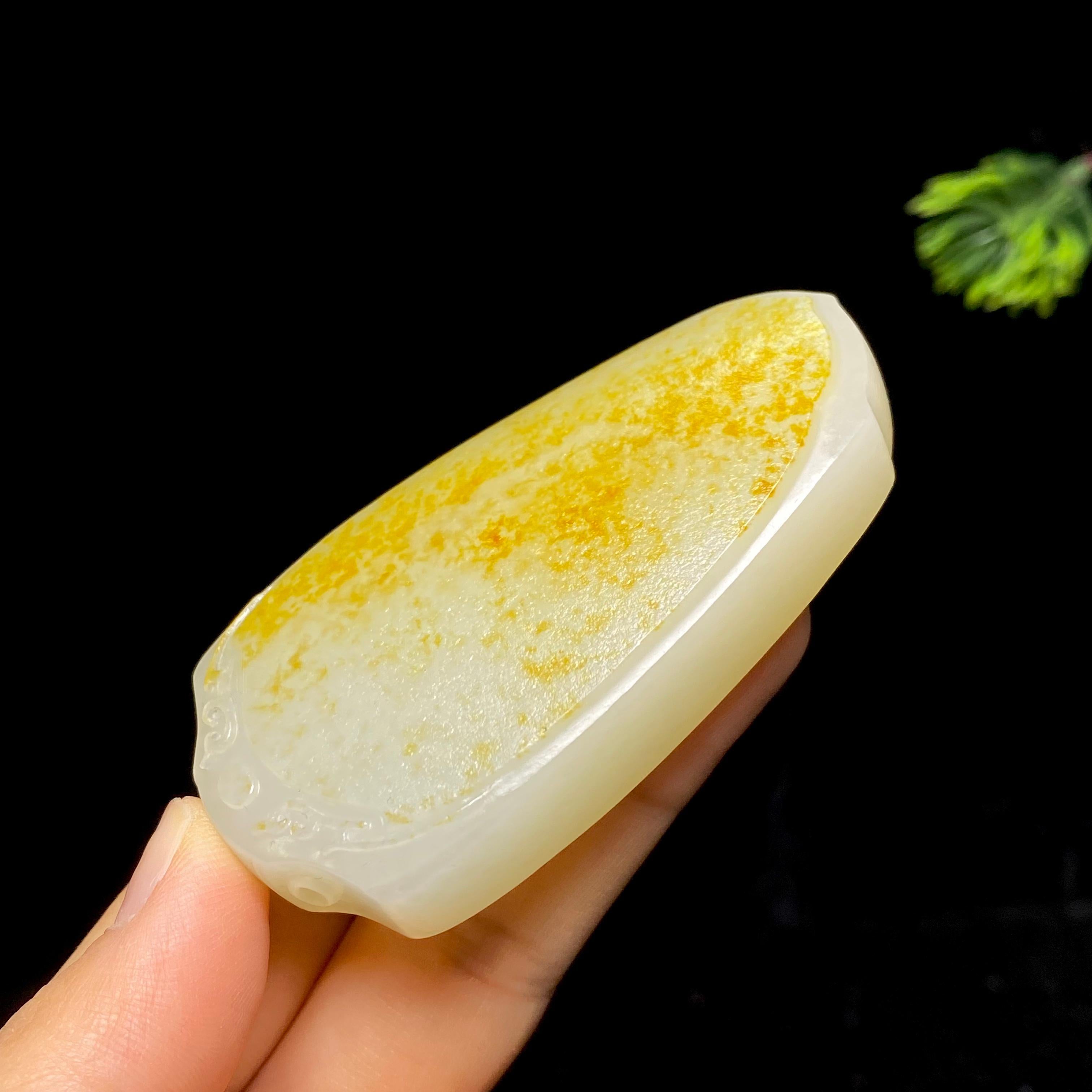 和田玉籽料无事牌（87.7g）