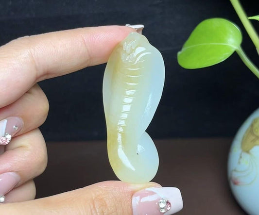 新疆和田玉且末糖羊脂玉生肖蛇腰缠万贯（21.2g）