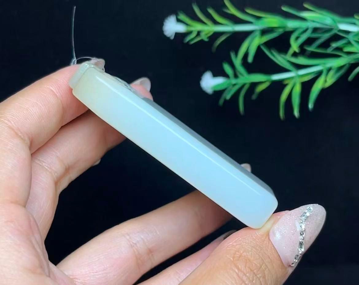 和田玉糖白貔貅府上有龙平安无事牌（76.6g）
