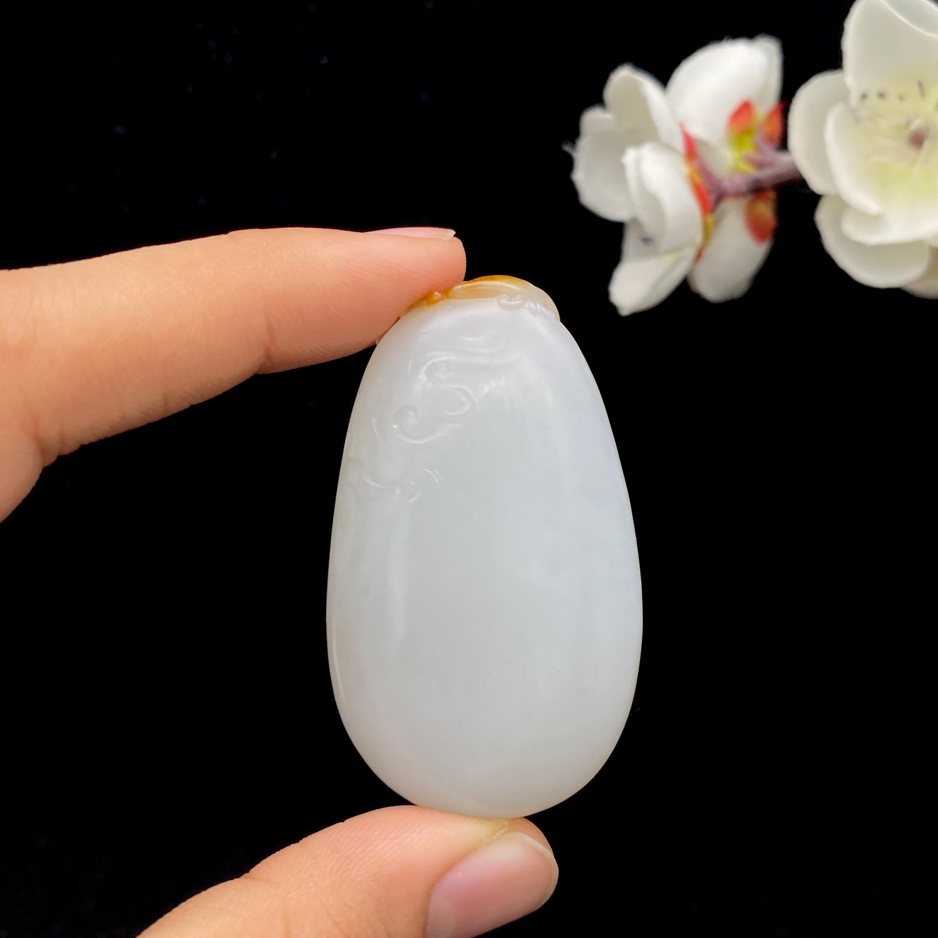 和田玉白玉籽料【坐观音】（44.4g）