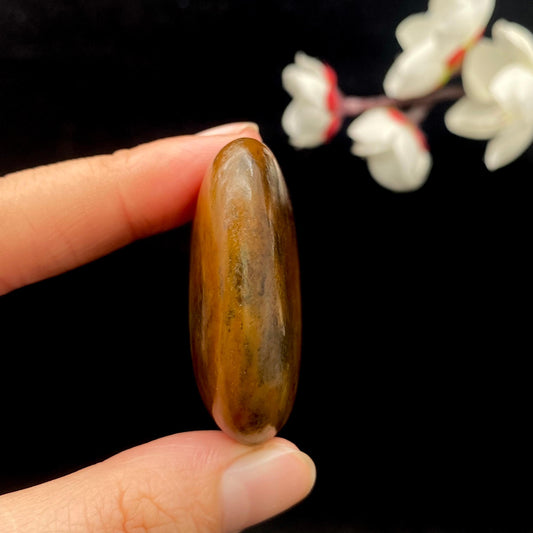 和田玉黄沁皮籽料挂件（37.8g）