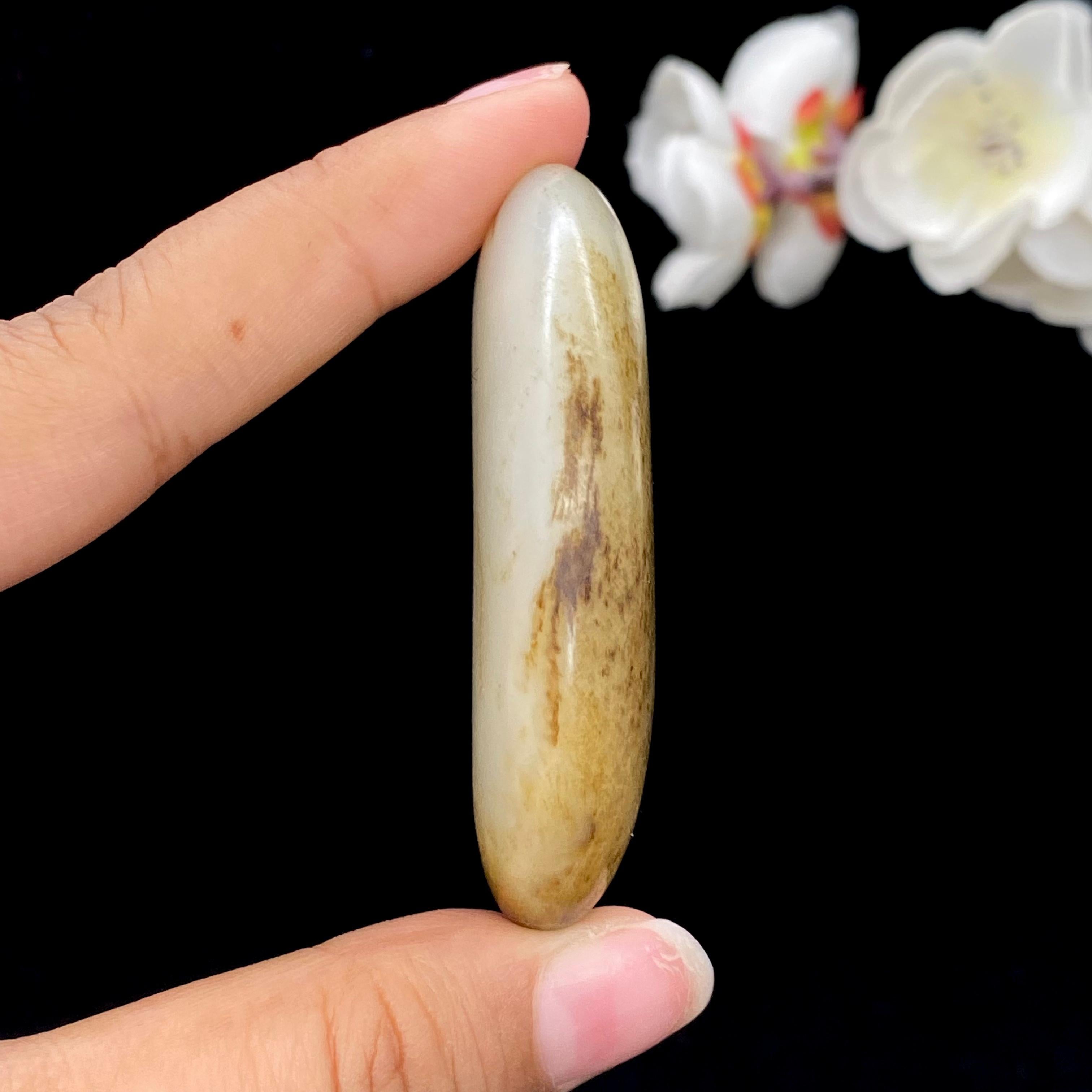 和田玉秋梨皮籽料大挂件（52.7g）