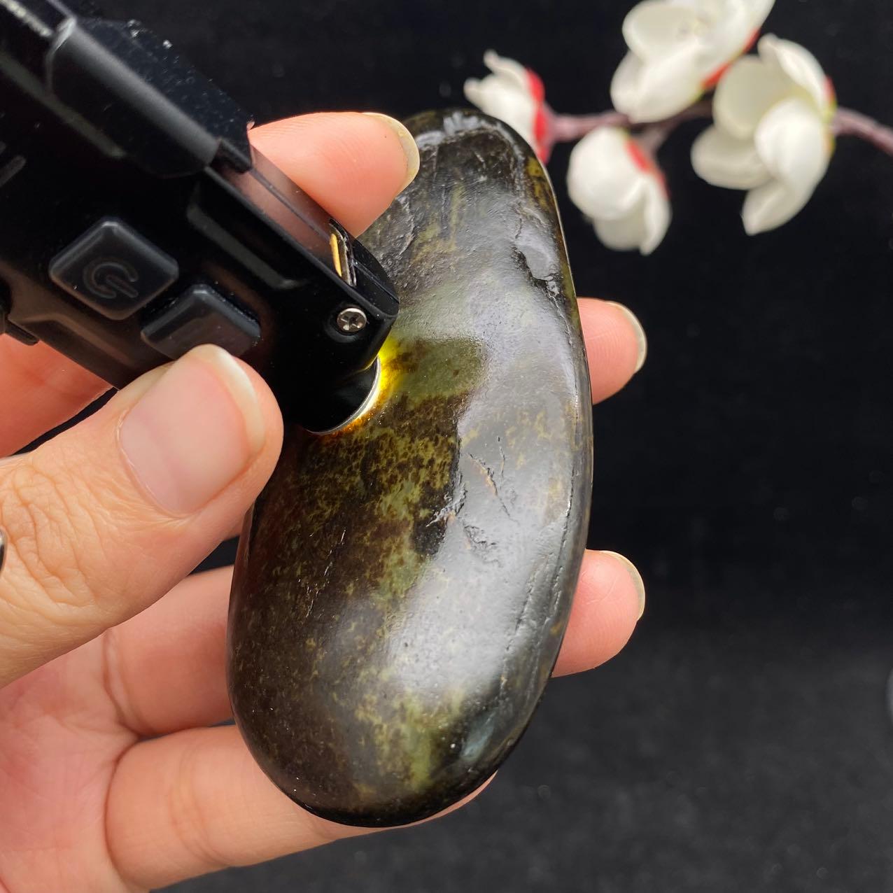 和田玉聚黑皮沙枣青籽料（94.4g）
