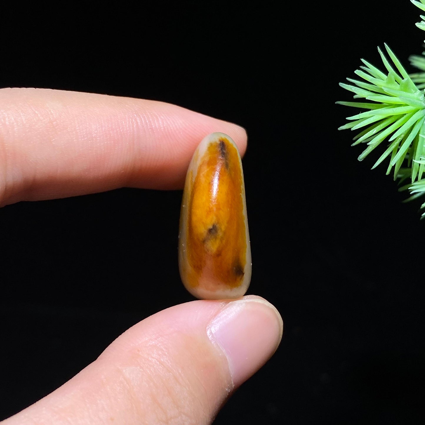 和田玉红皮籽料原石（9g）