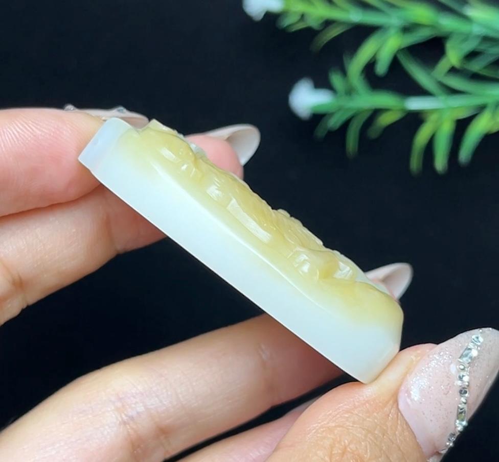 和田玉糖白羊脂玉下山虎（38.2g）