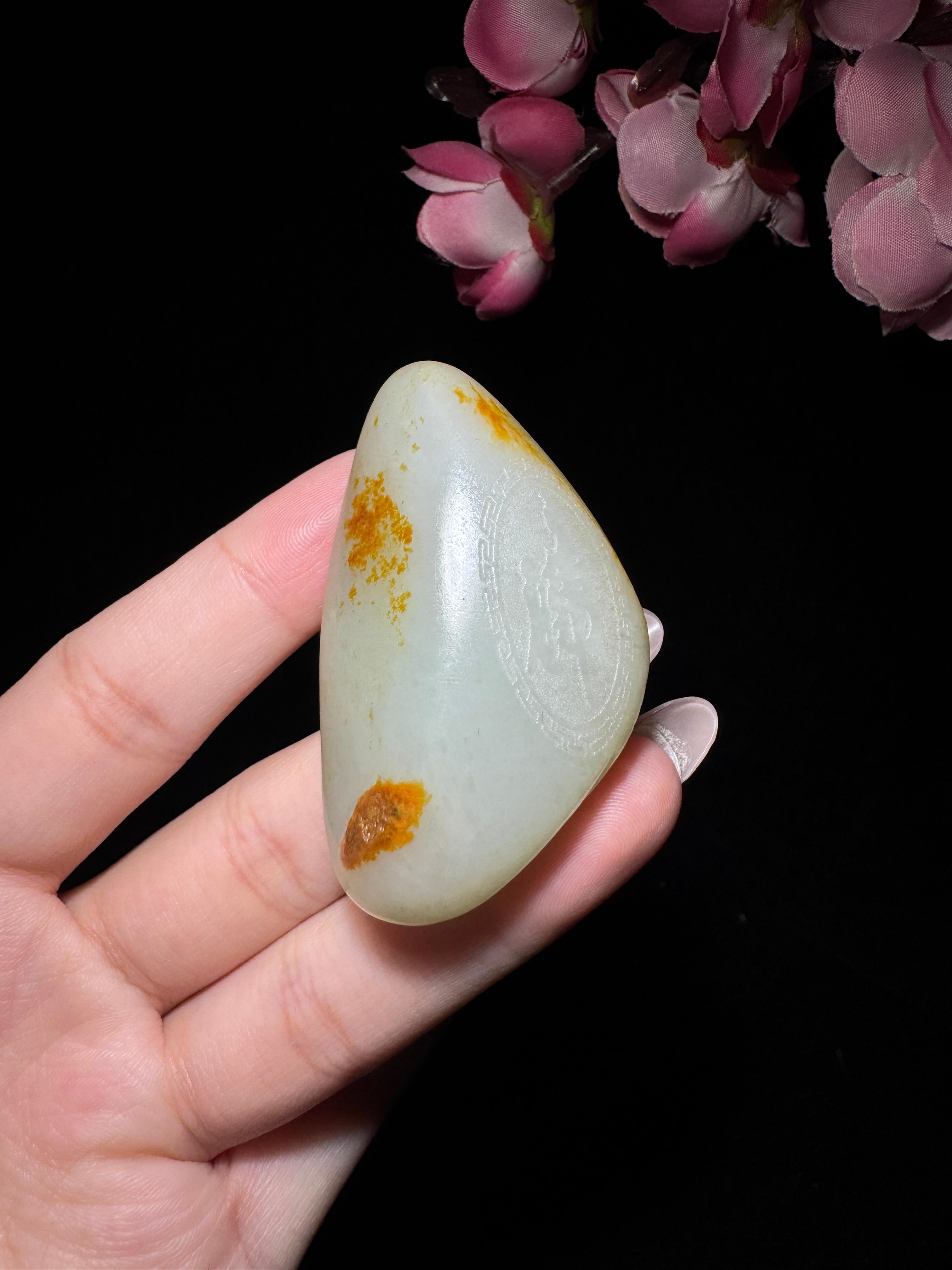 和田玉红皮籽料观音（44.8g） – 厚德载玉