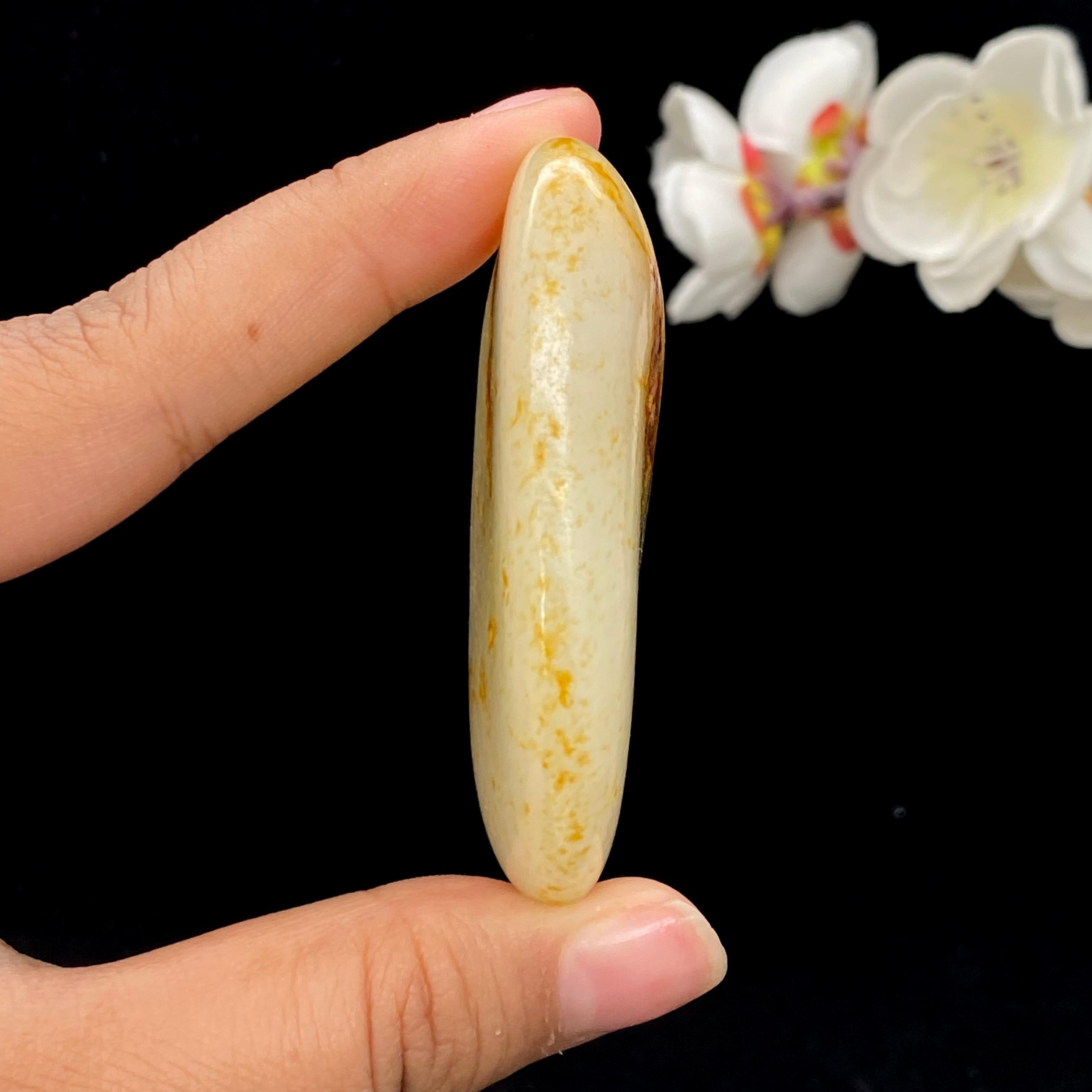 和田玉洒红皮籽料手把件（77.7g）