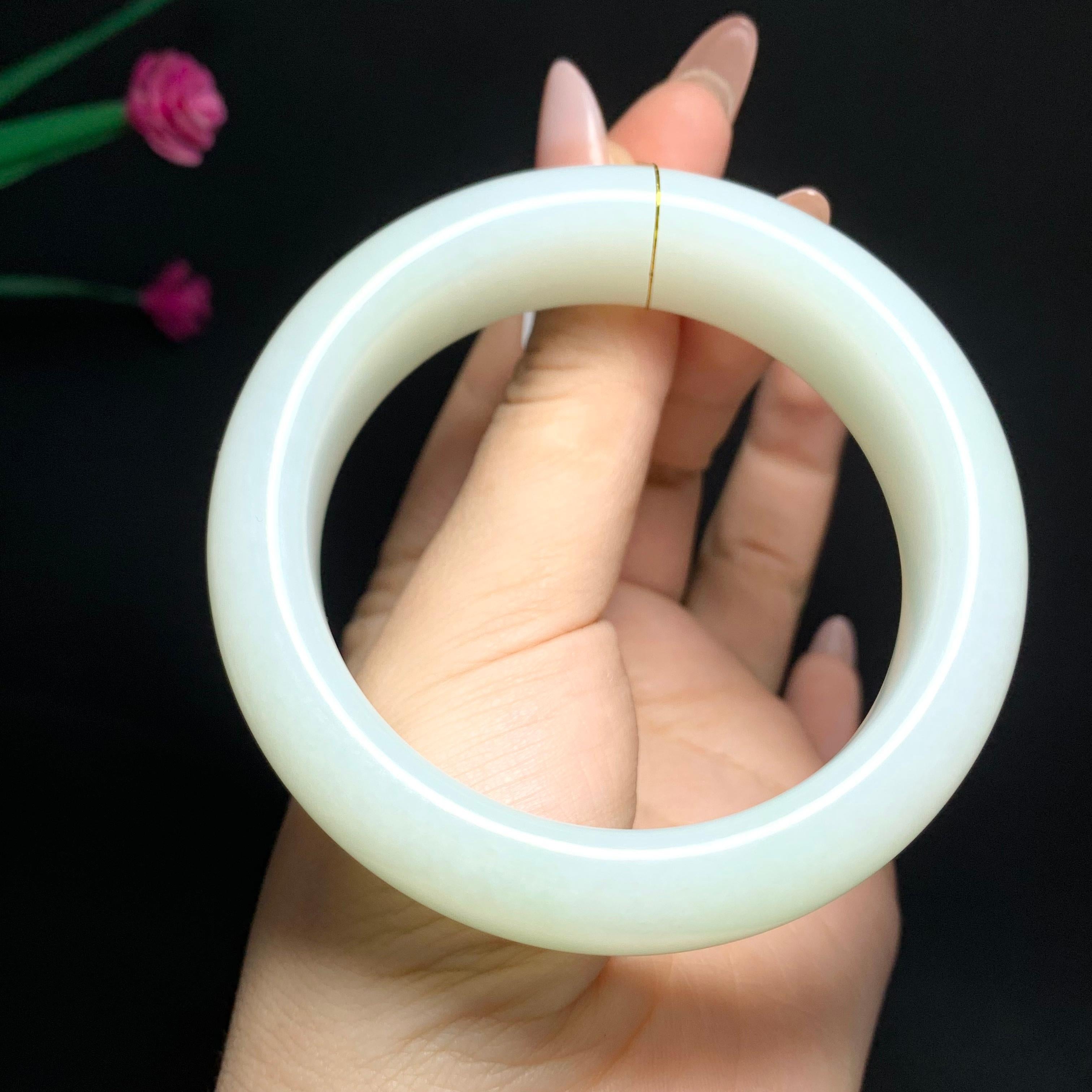和田玉羊脂白玉宽版大气手镯（99.5g）