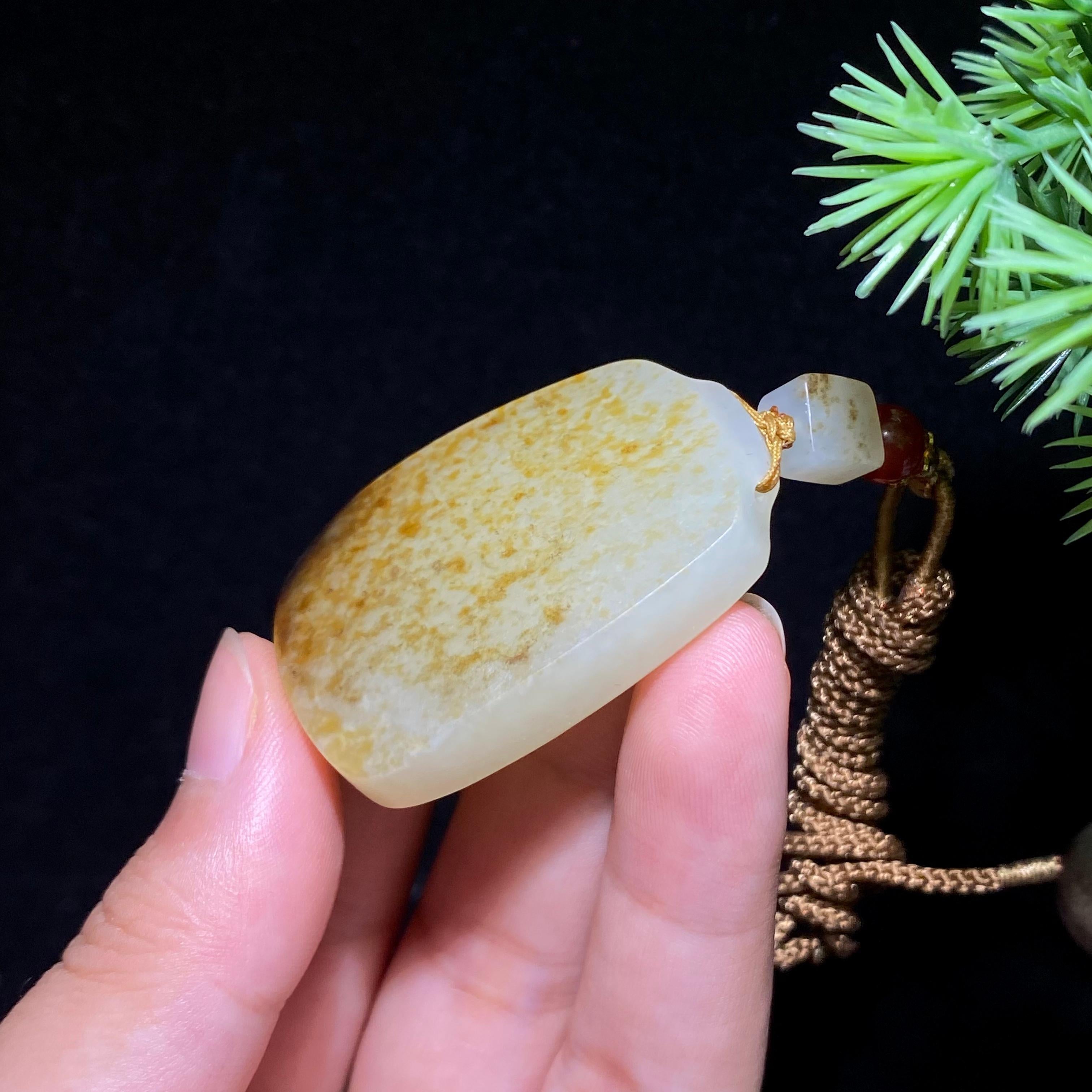 和田玉籽料无事牌（28.1g）