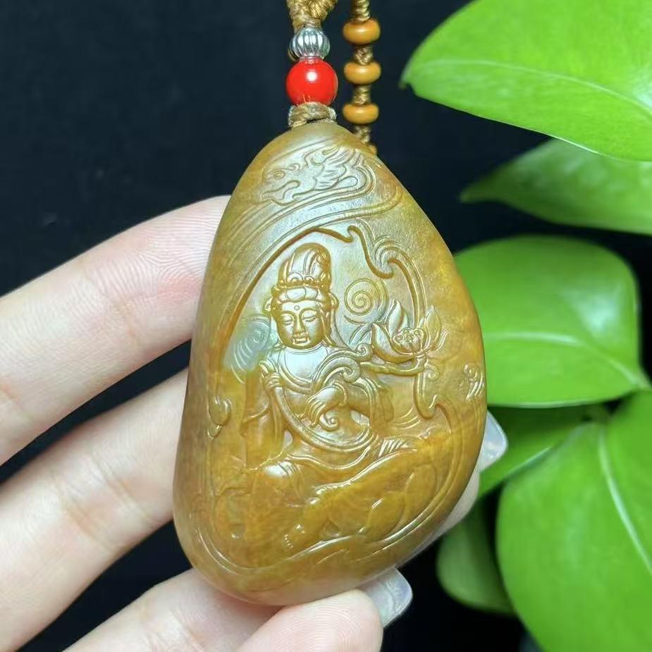 新疆和田玉籽料红沁大势至菩萨（57.9g）