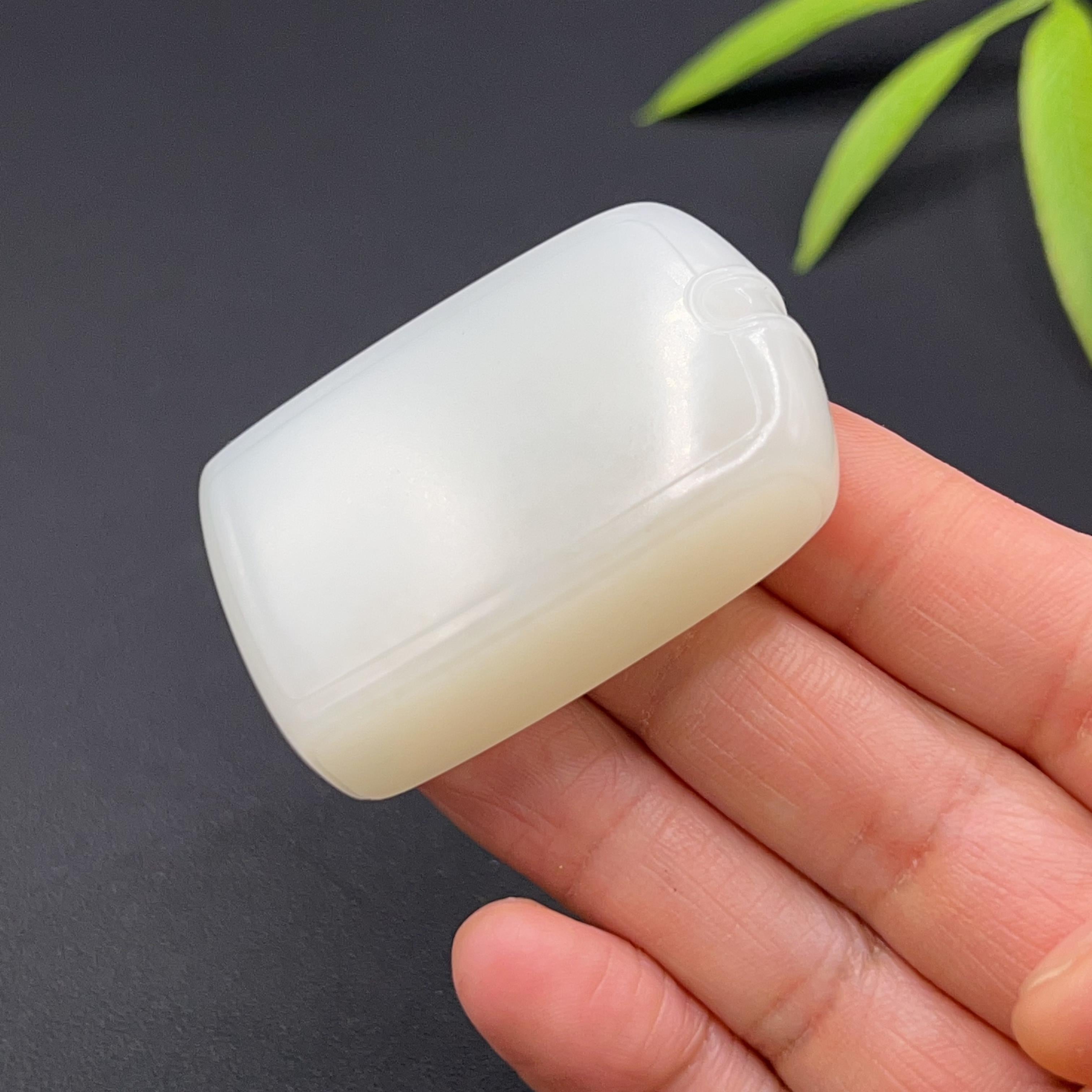 和田玉羊脂白玉平安无事牌玉牌（58.4g）