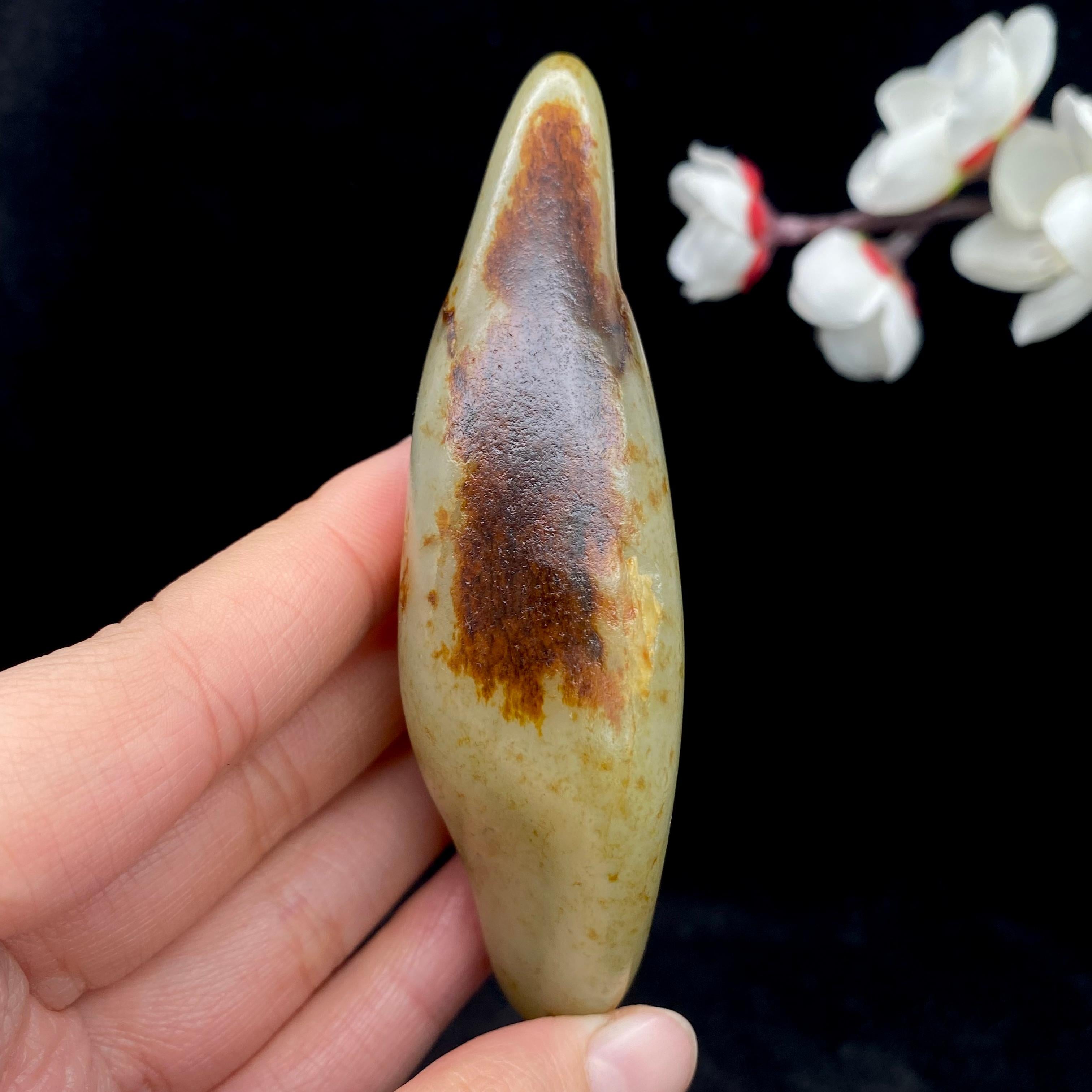 和田玉聚红皮籽料手把件（127.5g）