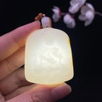和田玉白玉籽料【坐观音】（55.6g）