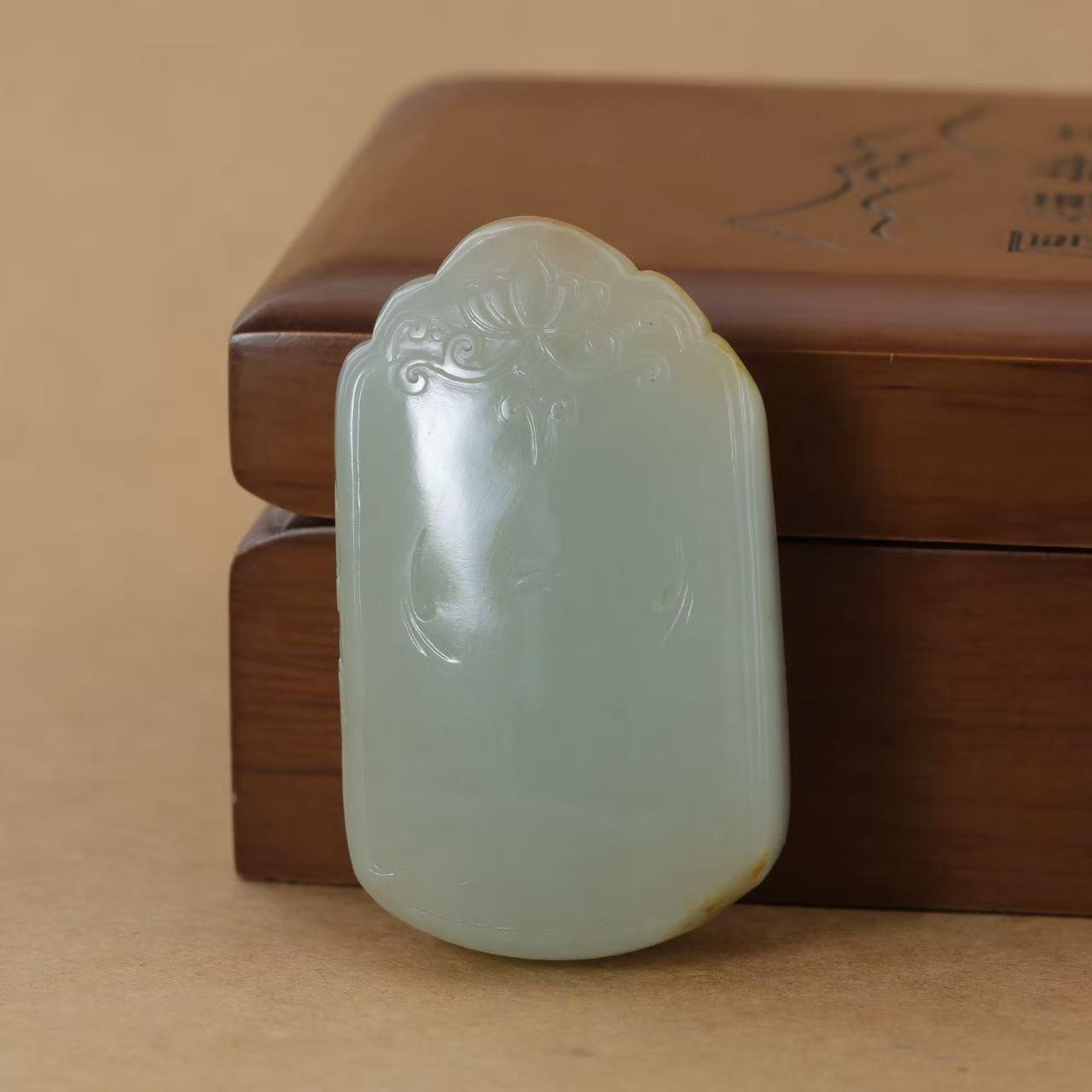 和田玉红皮无事牌吊坠（71g）