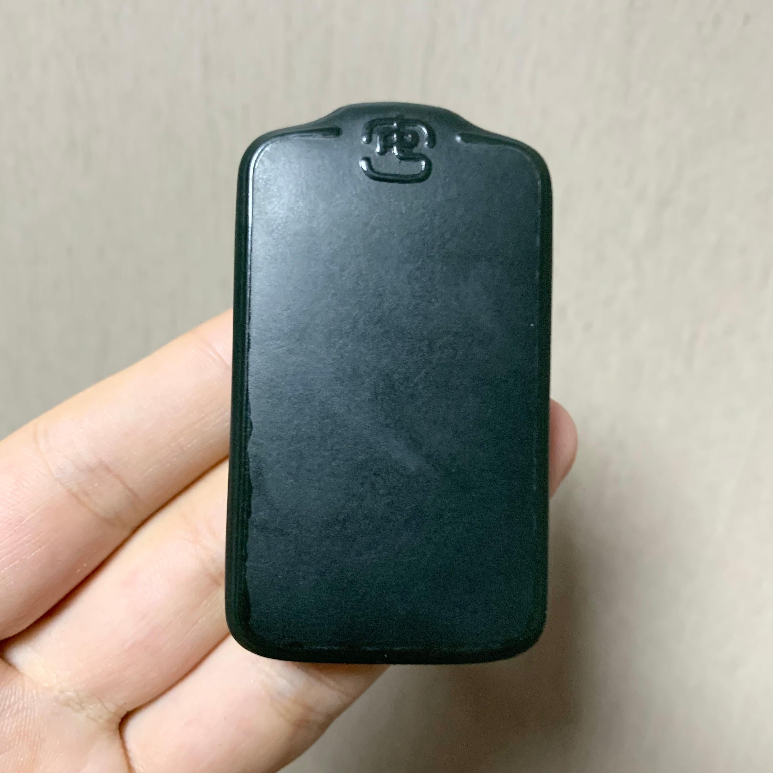 和田玉一细塔青无事牌（66.5g）