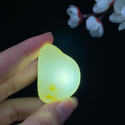 和田玉黄皮籽料原石（15.2g）