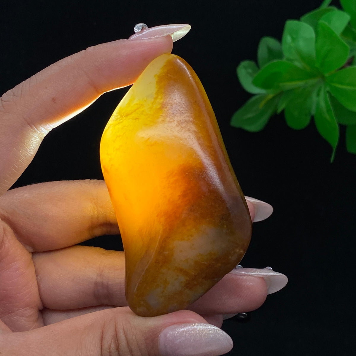 和田玉聚黄皮籽料手把件（70.8g）