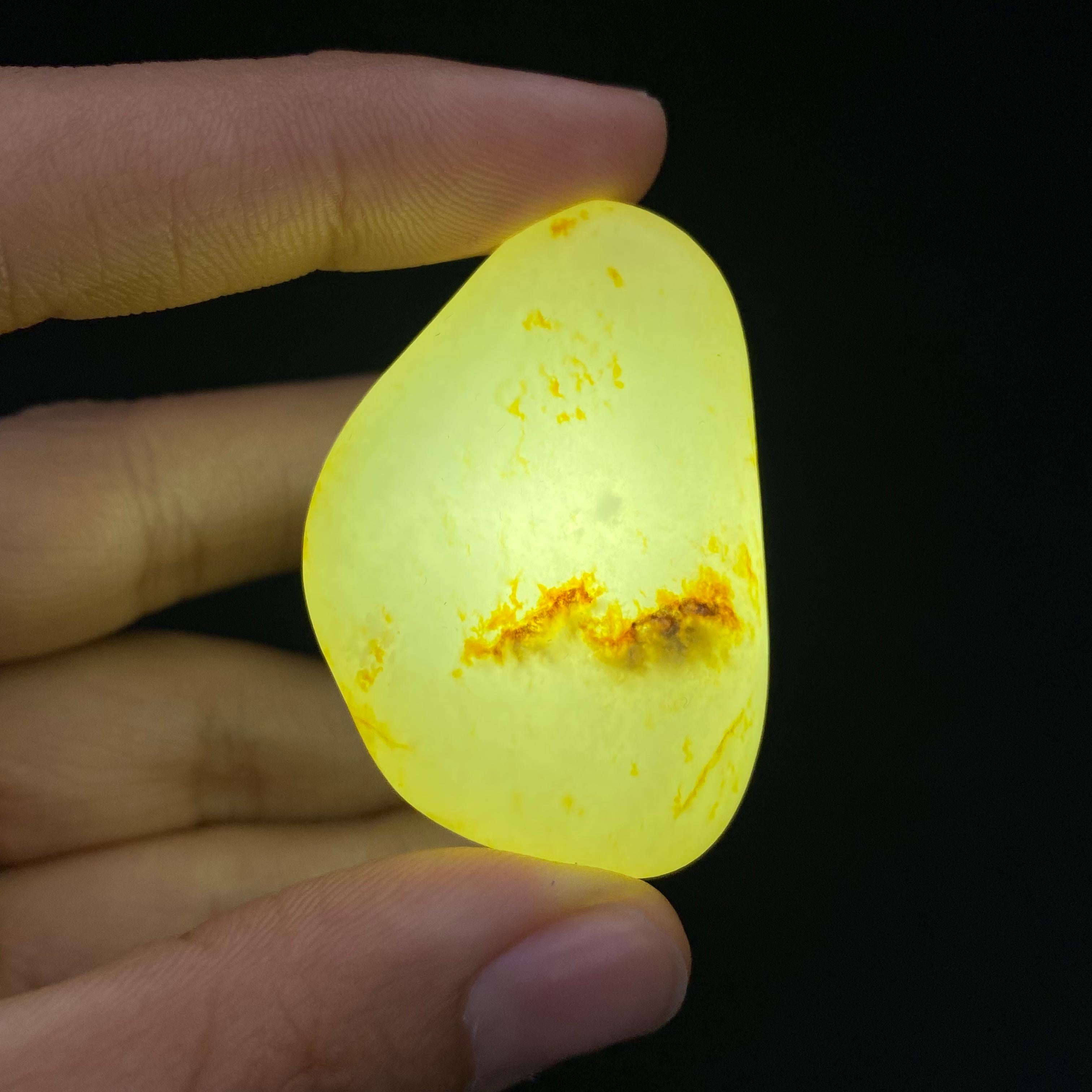 【超值推荐】和田玉洒金皮籽料原石（32.9g）