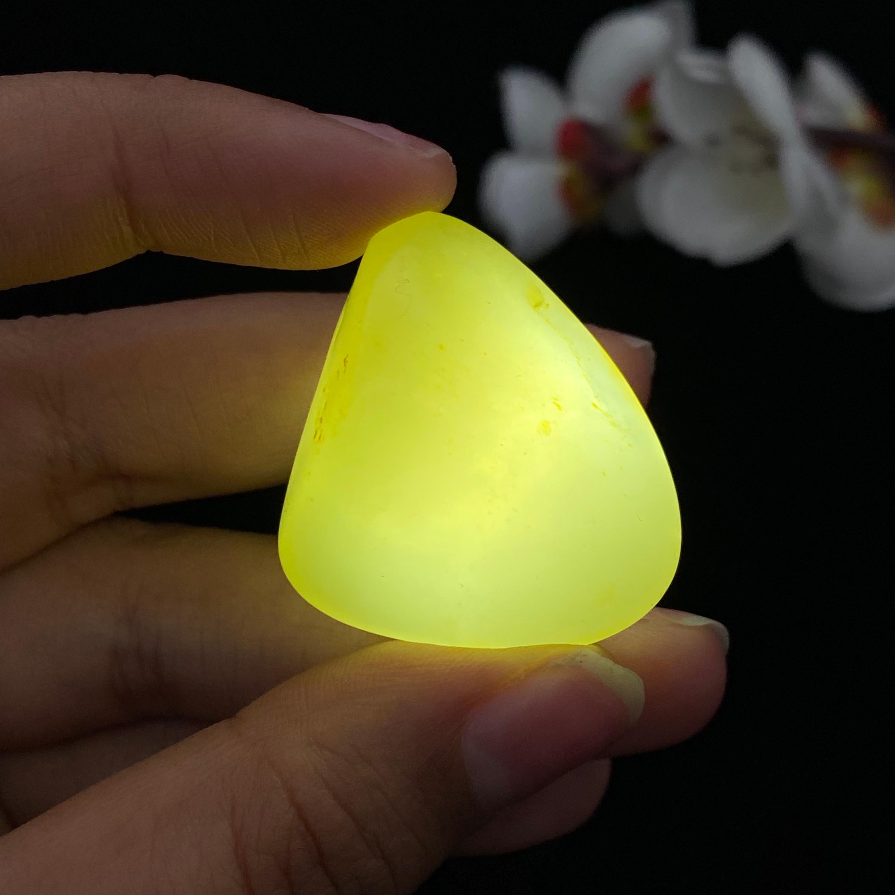 【超值推荐】和田玉洒金皮籽料原石（20.9g）