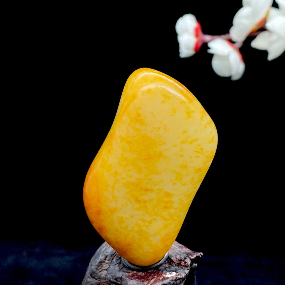 和田玉聚红皮籽料手把件（76.5g）