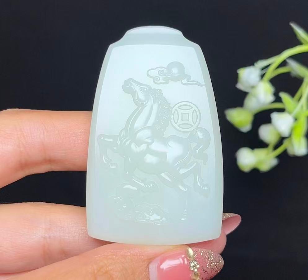 和田玉羊脂白玉马牌马上有钱（49.3g）