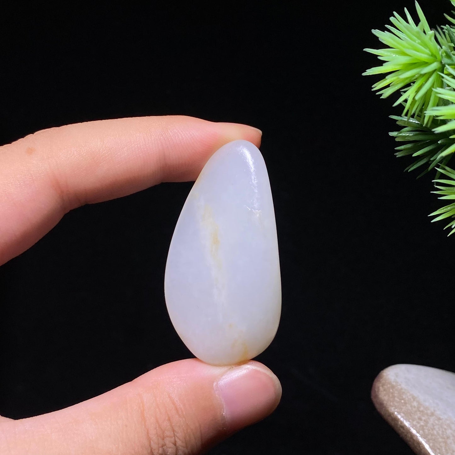 和田玉白玉红皮籽料原石（15.7g）