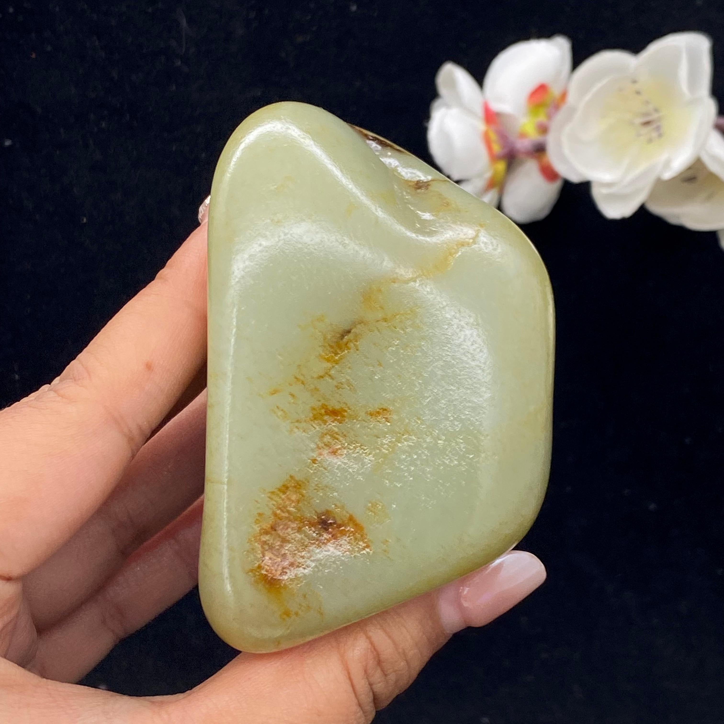 和田玉洒红皮籽料手把件（284.3g）