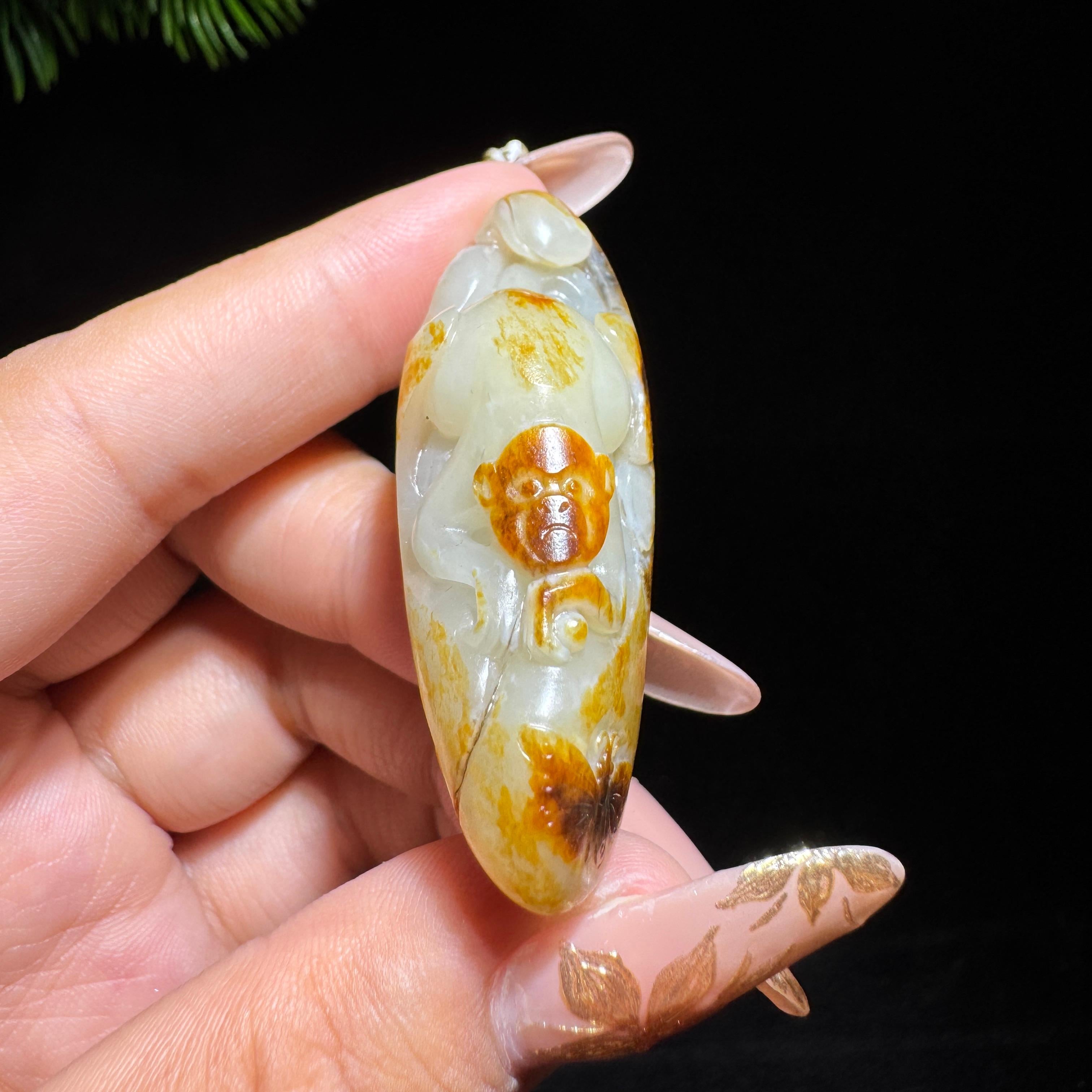 和田玉籽料红皮灵猴（27.5g）