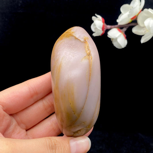 和田玉桃花玉籽料原石（236.1g）