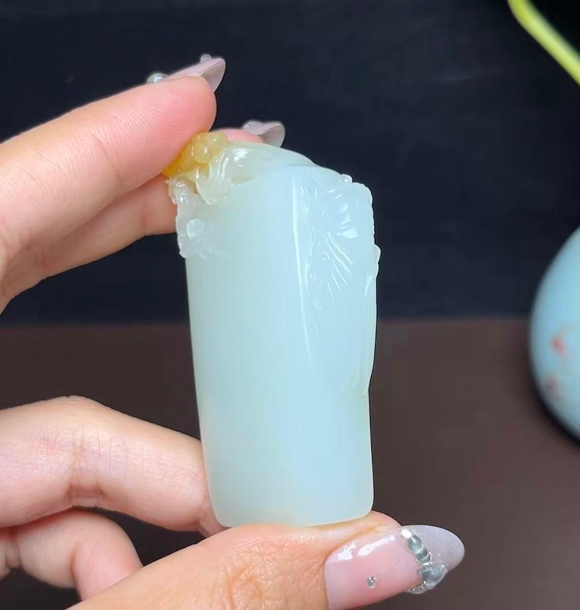 新疆和田玉且末糖一鸣惊人金蝉平安无事牌（55.0g）