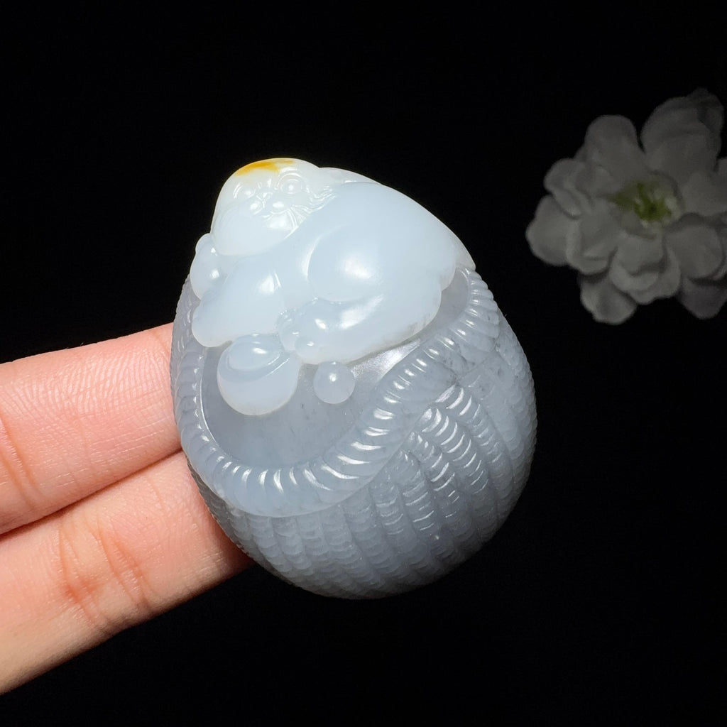 精品和田玉青花籽料招财猫挂件（54.3g）