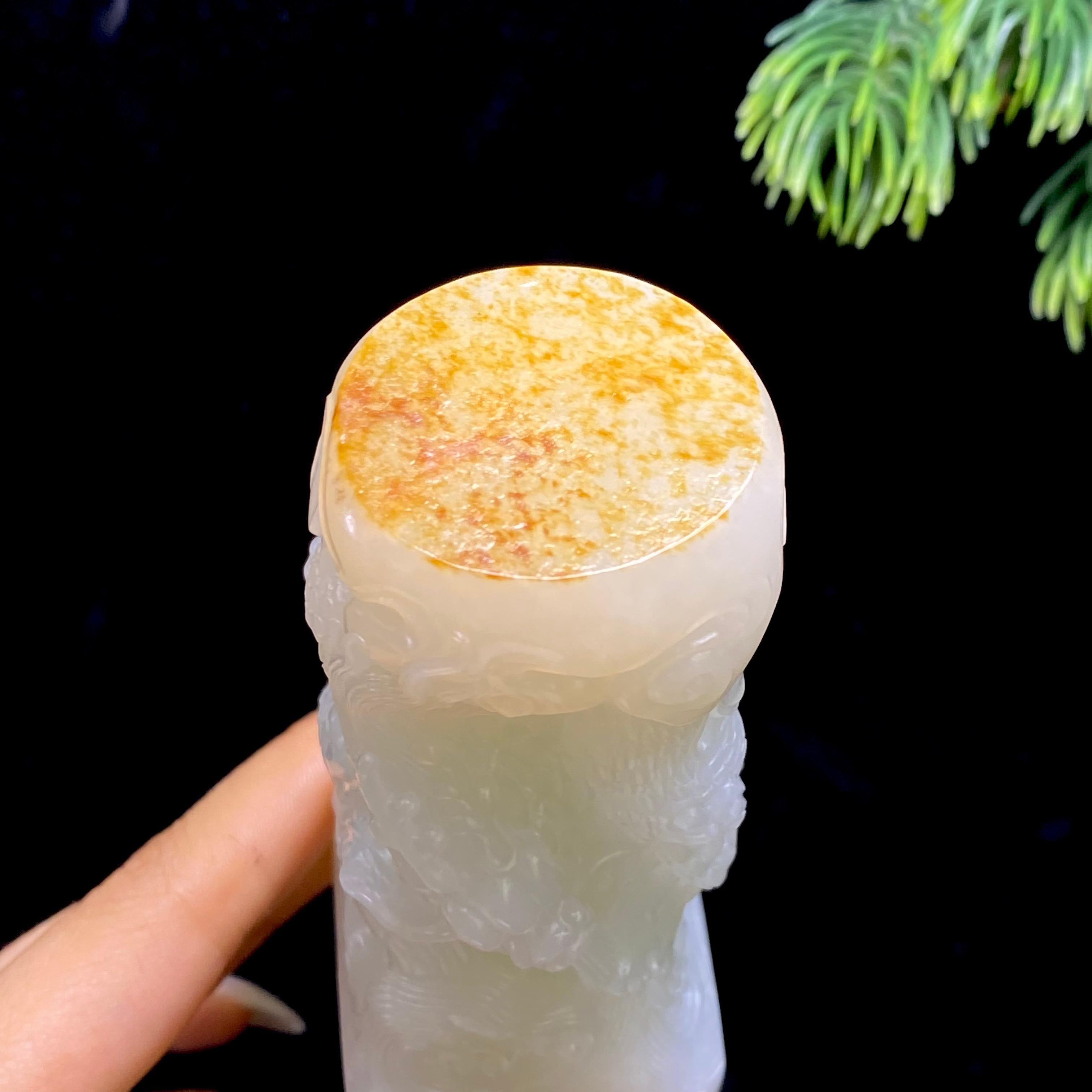 和田玉籽料龙行天下印章（299.3g）