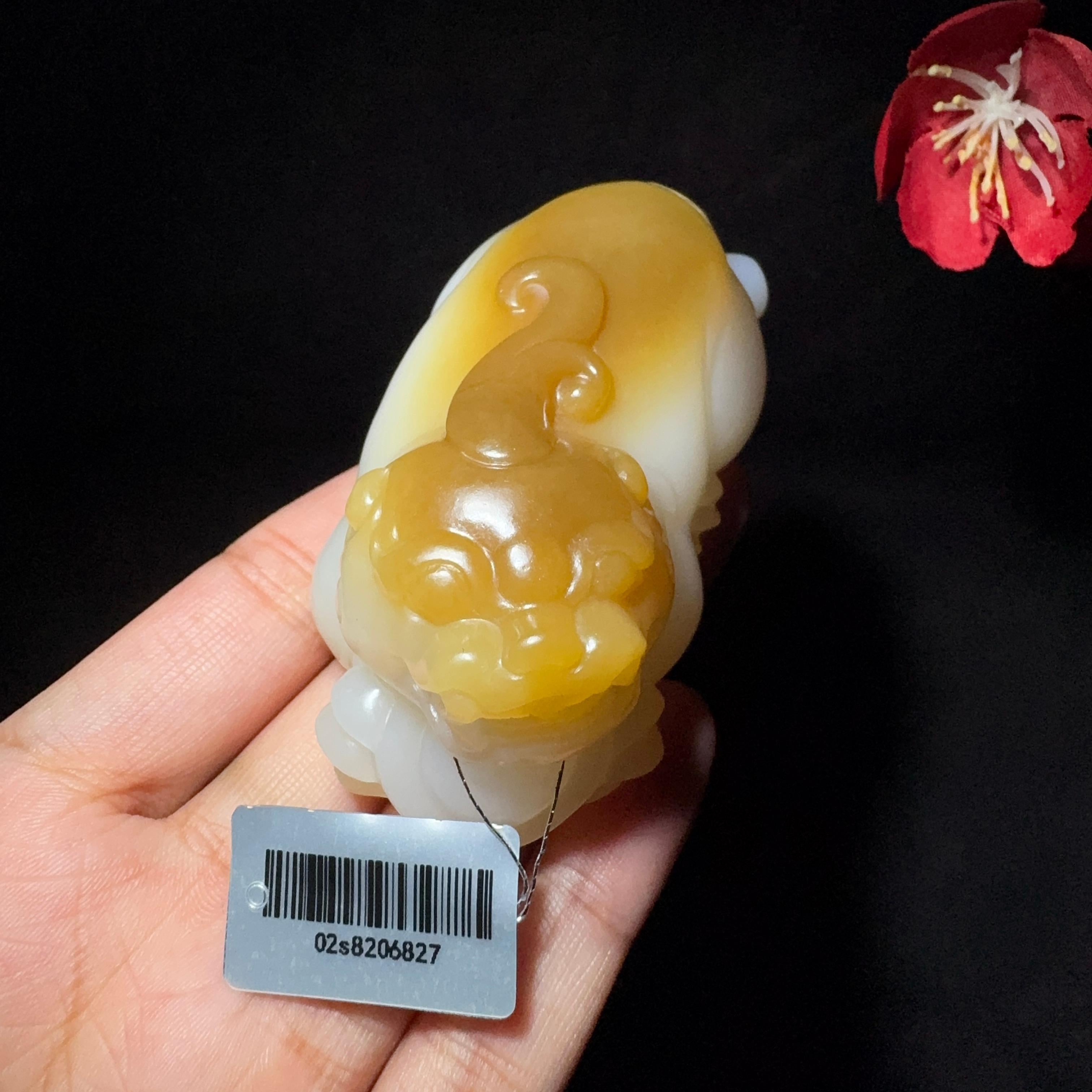 和田玉糖白手把件貔貅（165.4g）