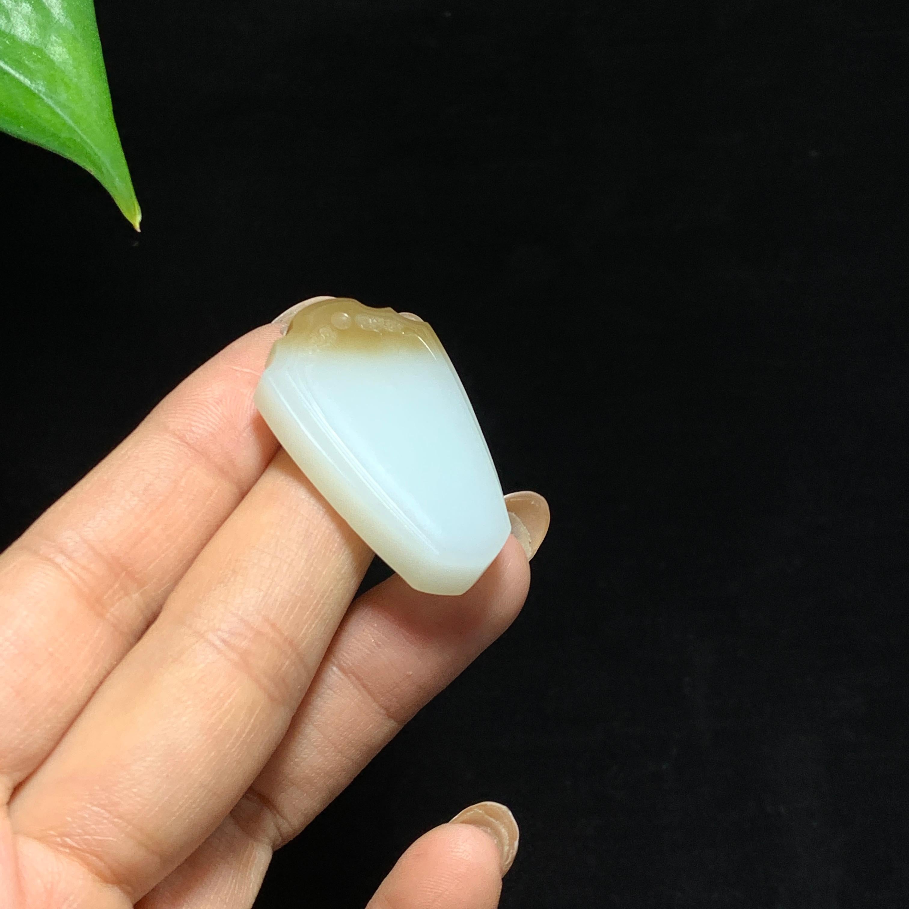 和田山料金山矿糖白玉无事牌（22.0g）