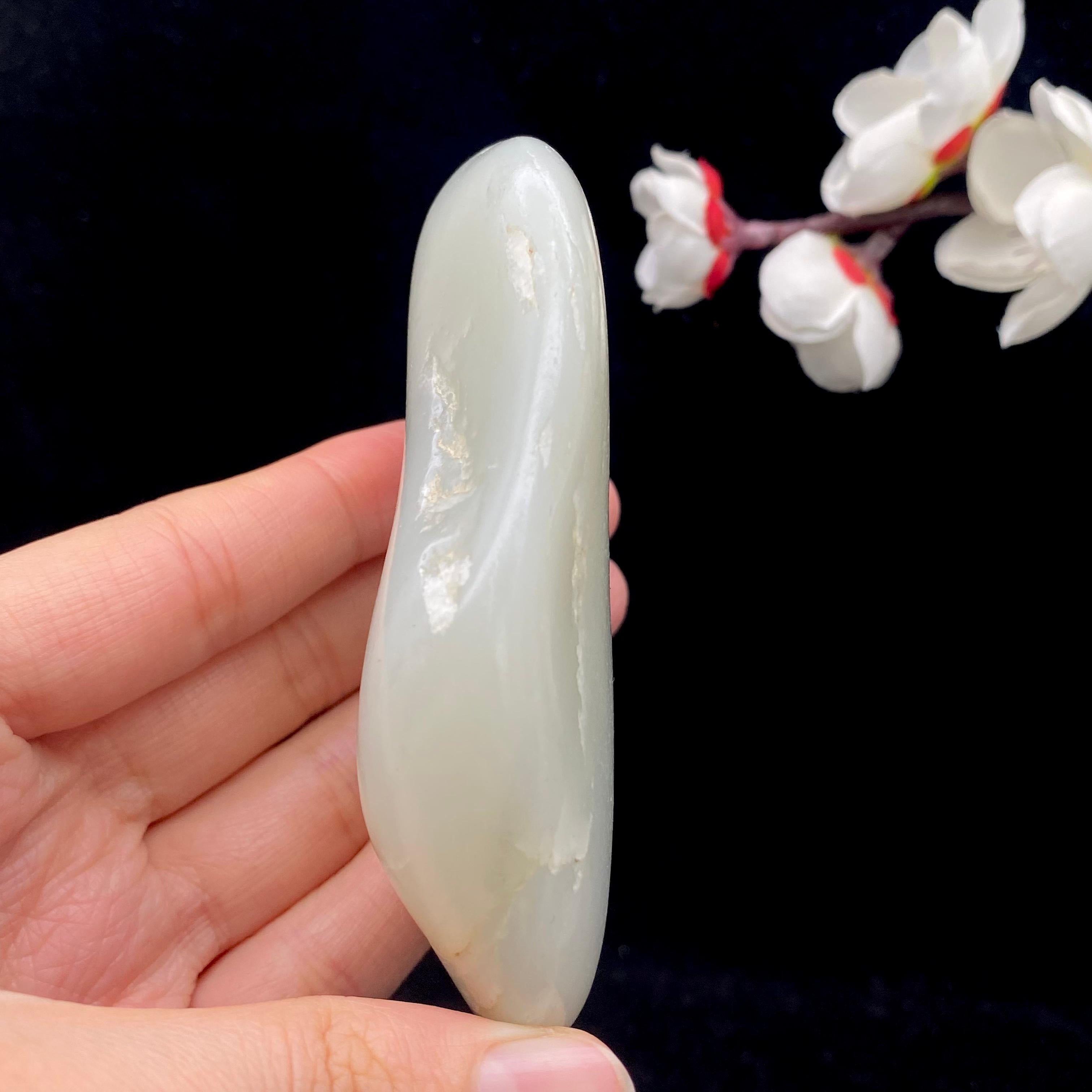 和田玉-青白玉籽料原石（207.7g）