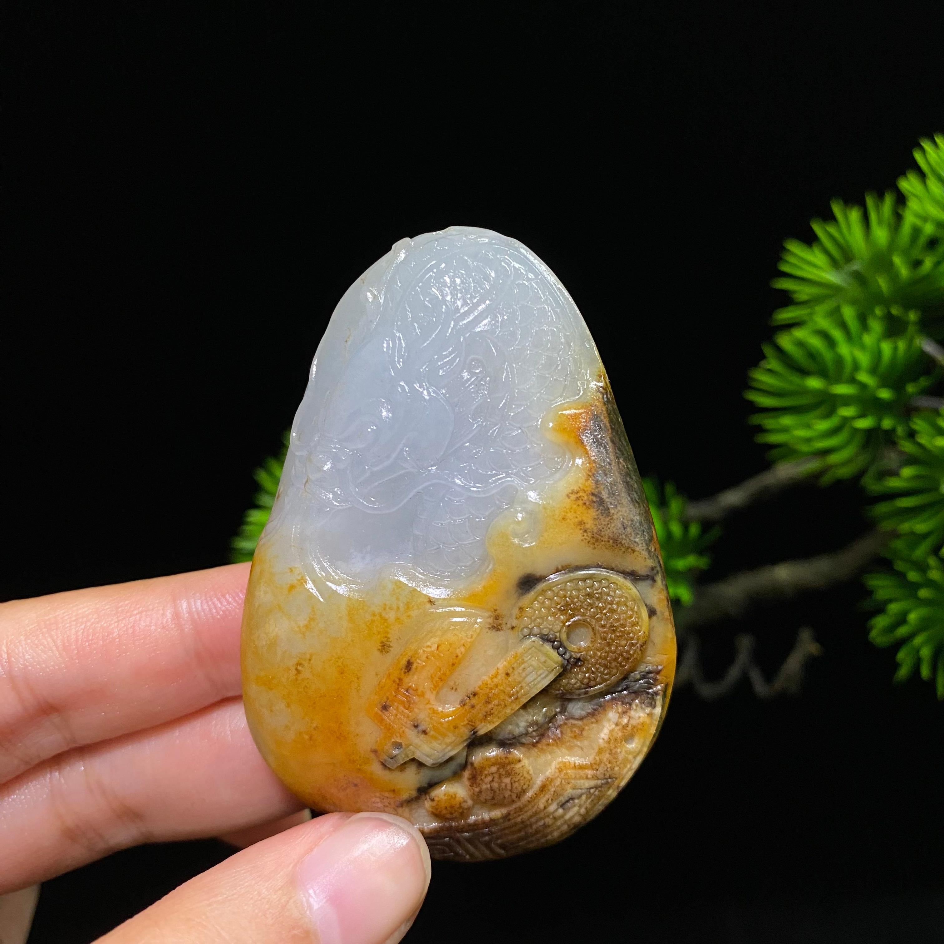 和田玉籽料龙牌（52.3g）