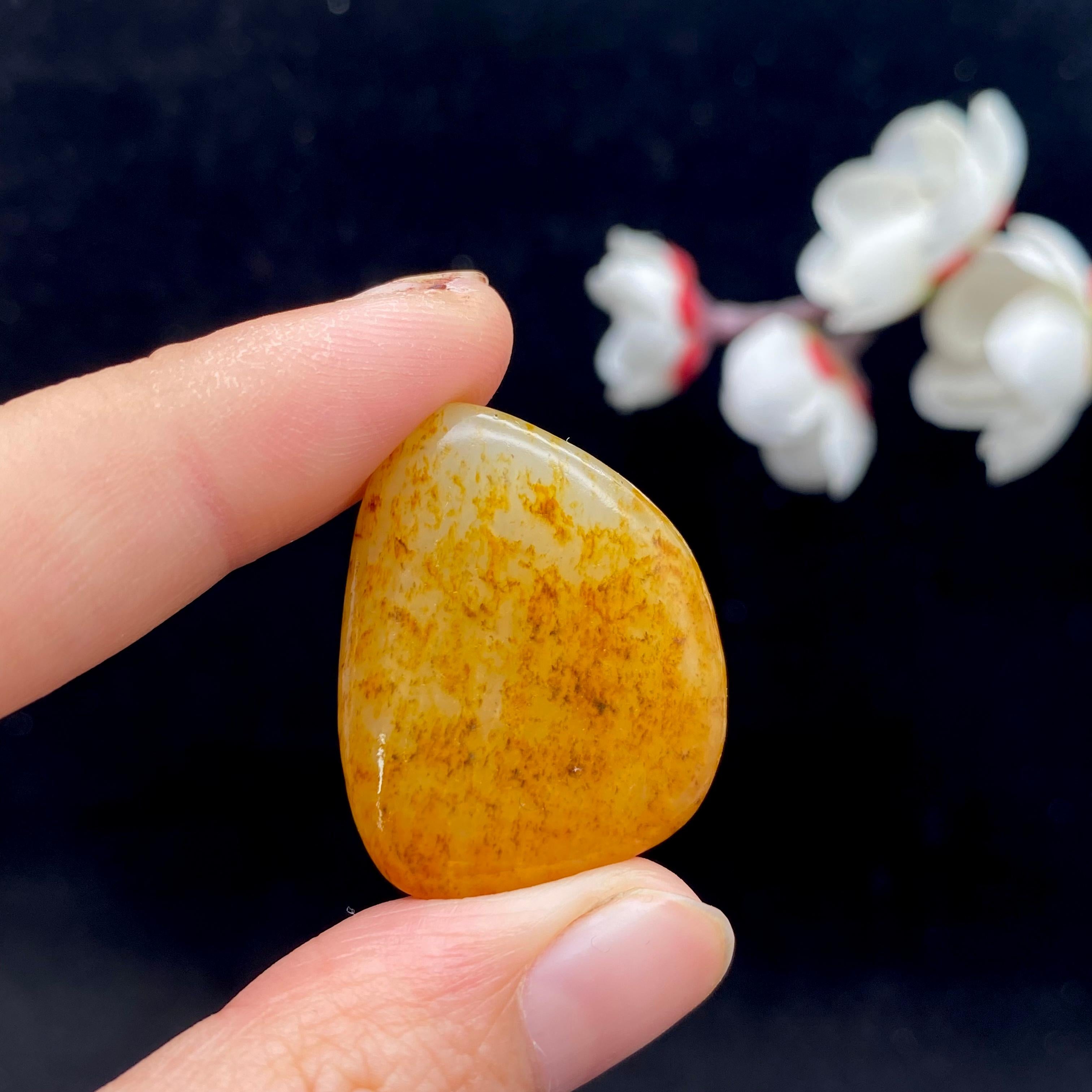 和田玉满洒金皮籽料（12.2g）