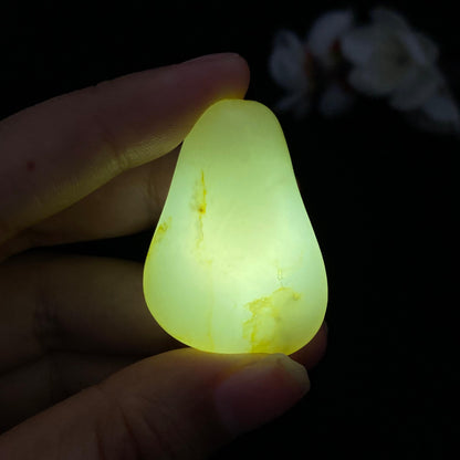 和田玉黄皮籽料挂件（19.6g）