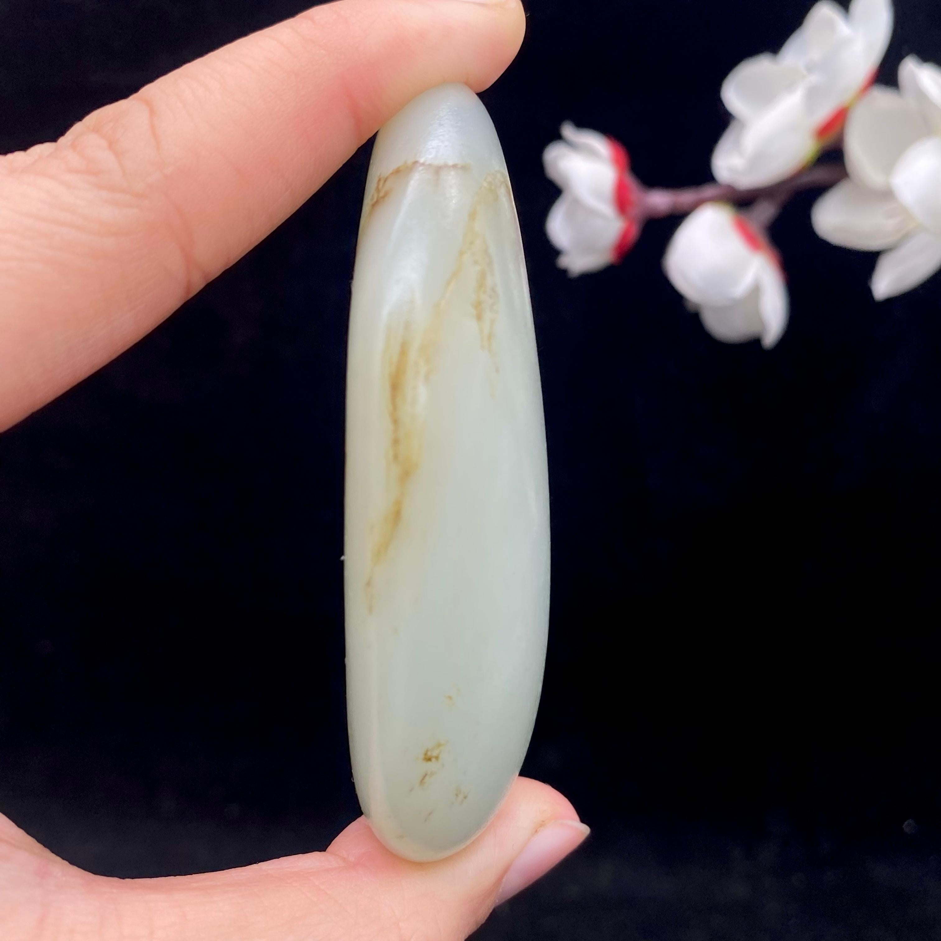 和田玉青白玉籽料原石（102.2g）