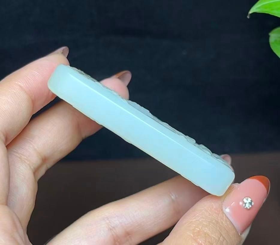 新疆和田玉且末料观音（60.1g）