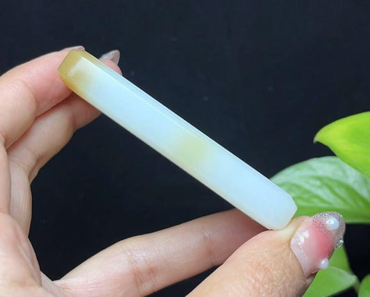新疆和田玉且末糖羊脂玉平安无事牌（78.2g）