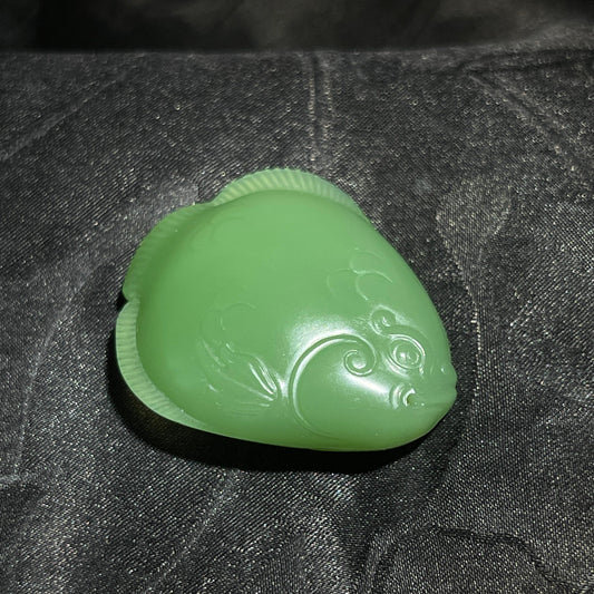 和田玉碧玉粉绿鱼吊坠（12.9g）