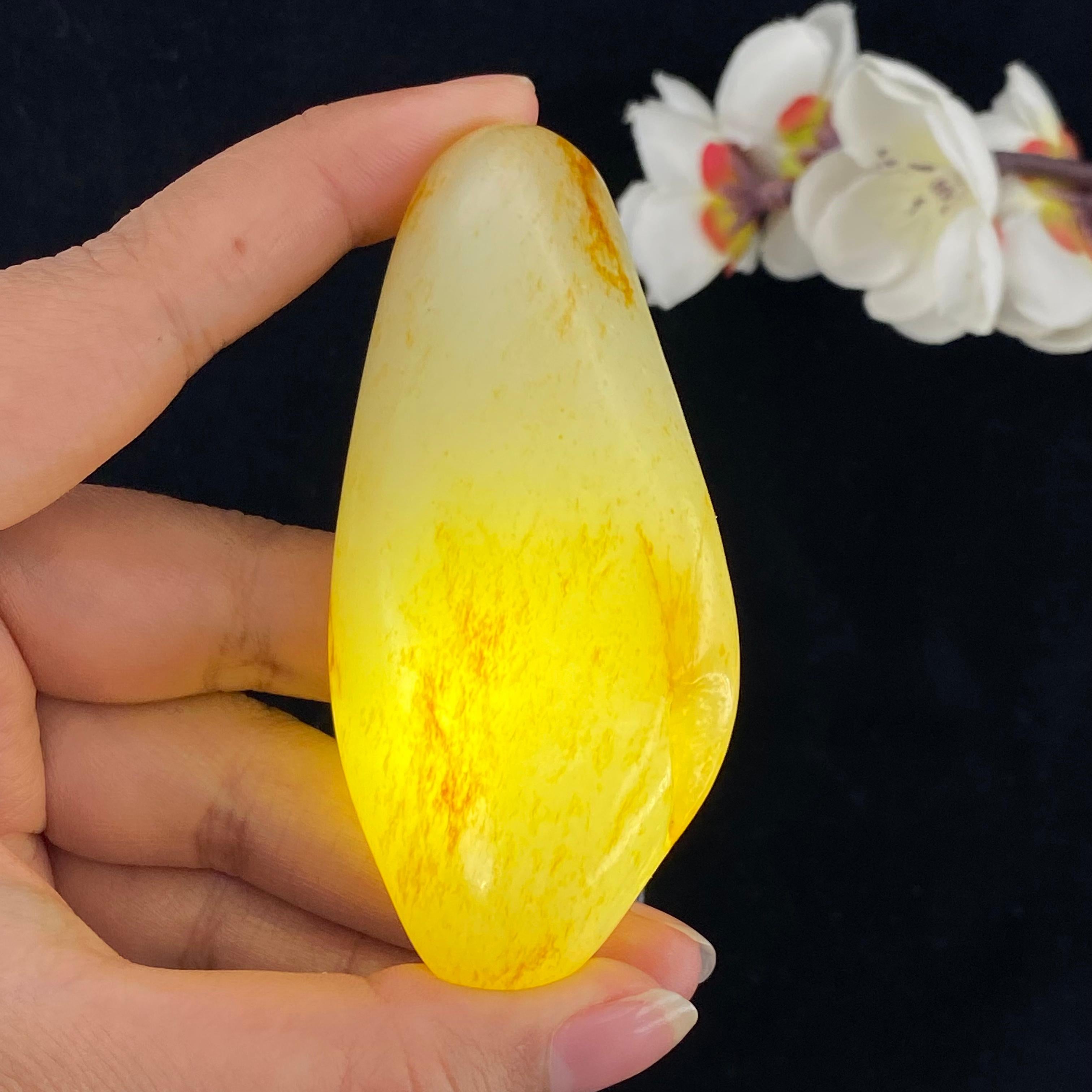 和田玉洒红皮籽料手把件（128.7g）