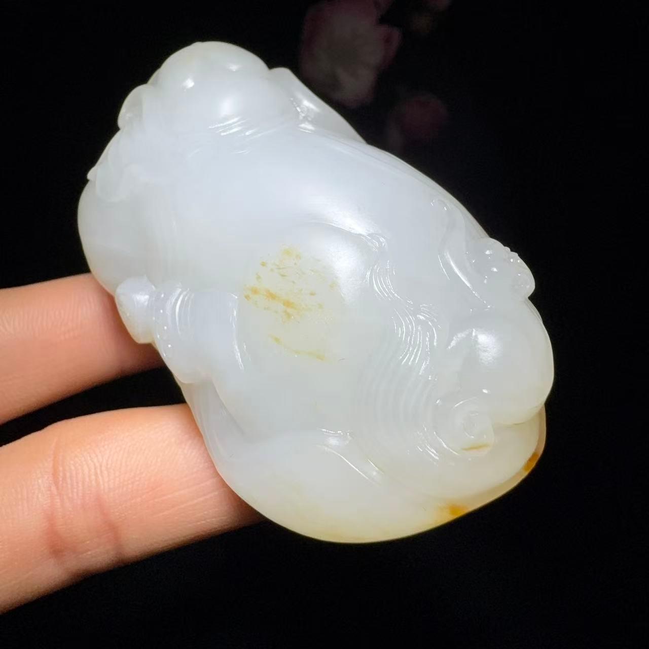 和田玉籽料手把件太平有象（161.7g）