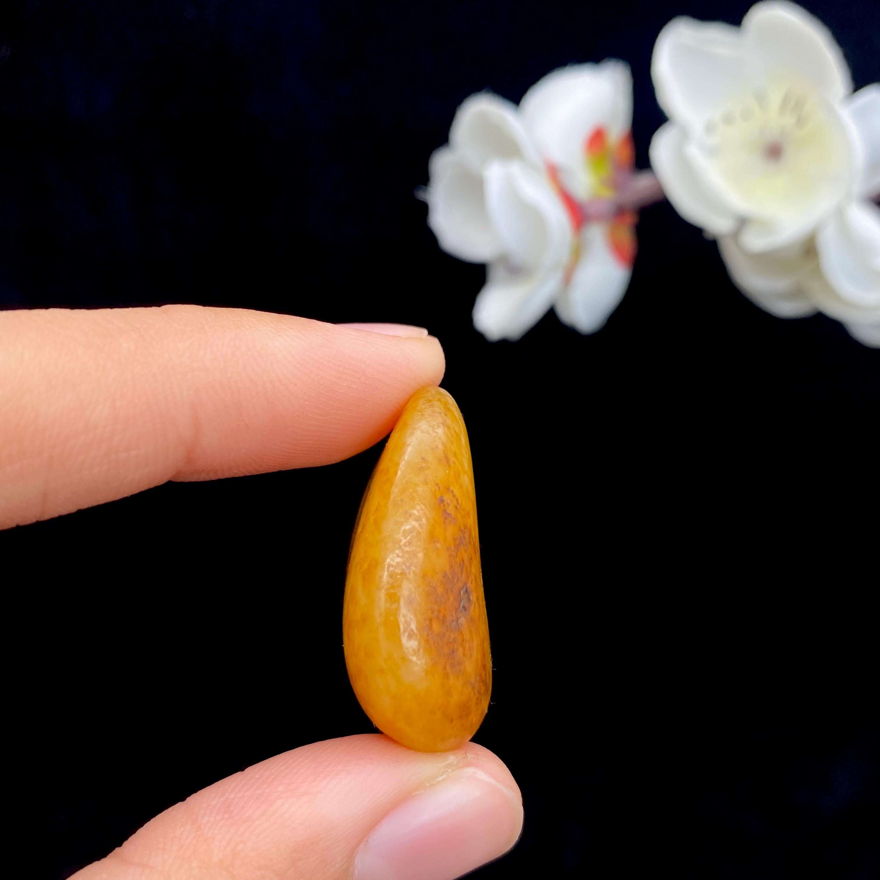和田玉洒金皮籽料原石（13.7g）