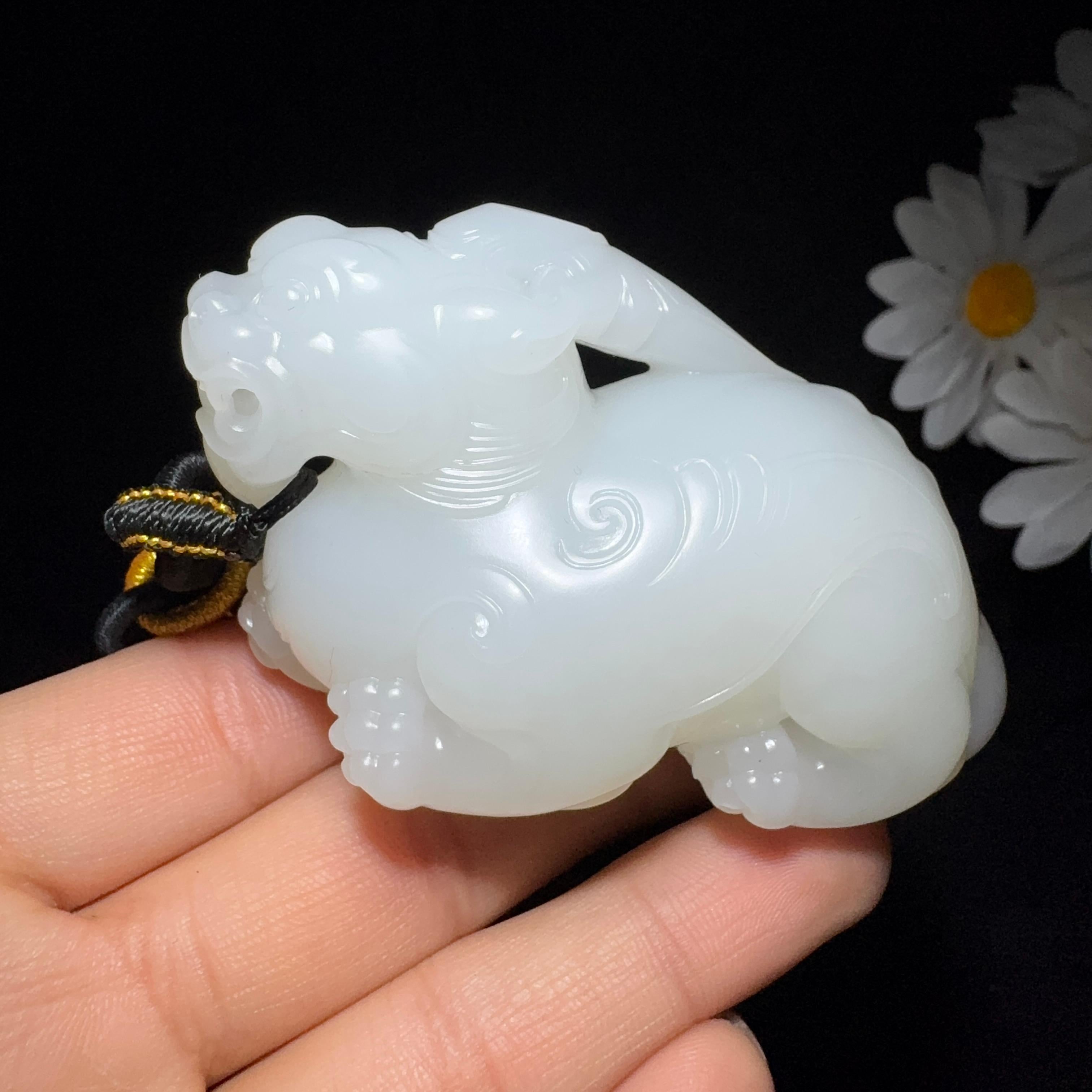 和田玉籽料羊脂白玉手把件貔貅（148.0g）