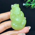 和田玉若羌黄口料财神（44.3g）